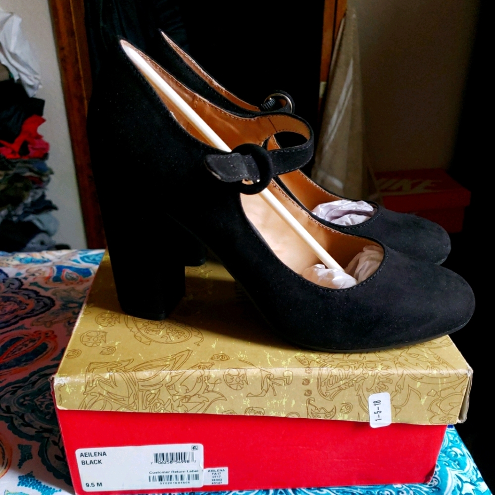 Woman pumps
